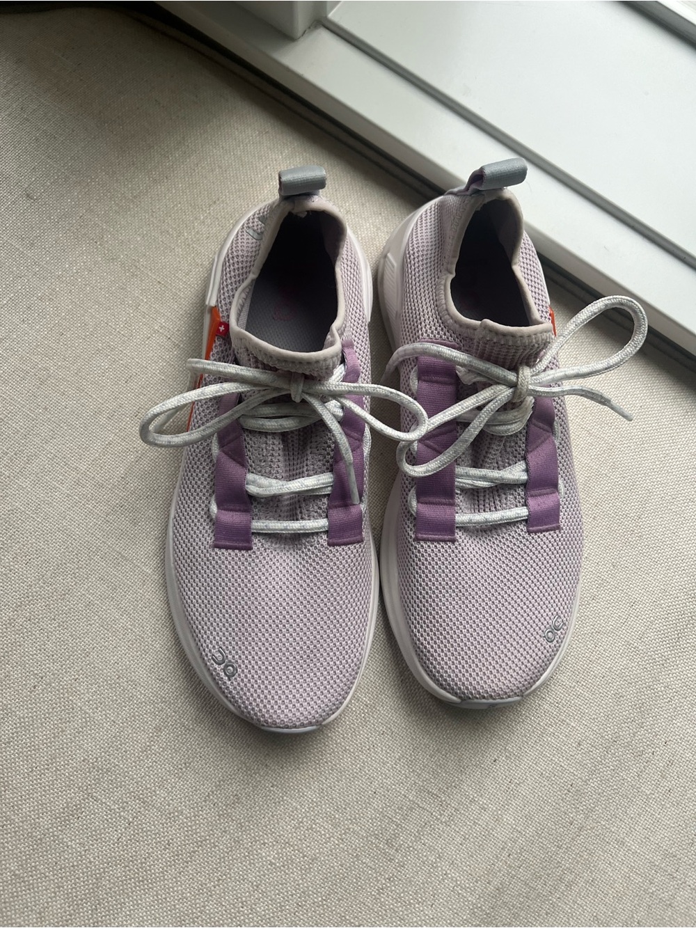 ON Cloud Cloudeasy Sneakers
Size 8/39
Color: Orchid/Lavendula - Picture 4 of 8